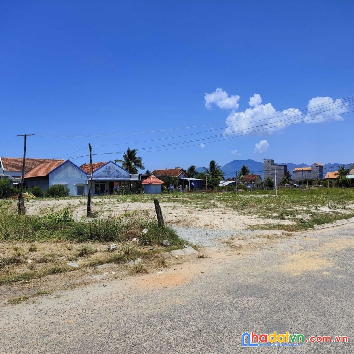 Đất đẹp hàng hiếm có, 100% thổ cư mà lại 3 mặt tiền lại gần biển