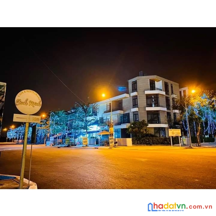 Bán lô góc 2 mặt tiền, đối diện công viên, sổ hồng xây dựng tự do ngay trung tâm quận 2. tp hồ chí