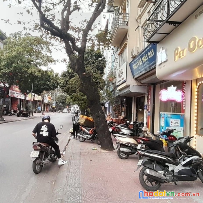 Mặt phố ngọc lâm, kd sầm uất, hiện cho thuê 50tr/1 tháng, 100m*3t, mt6.5m, 23 tỷ nhỉnh