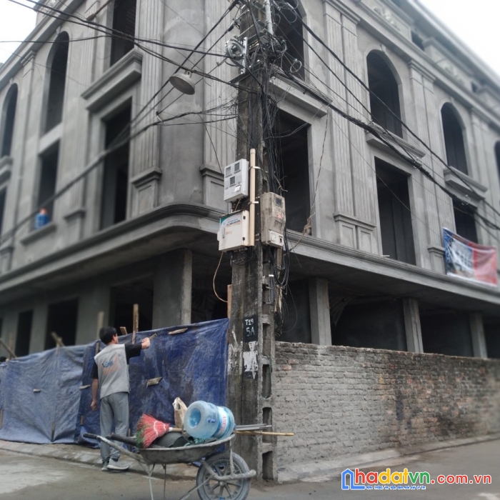 Bán nhà thị trấn đông anh giá chi 2.8 tỉ ngõ  thông oto đỗ cửa