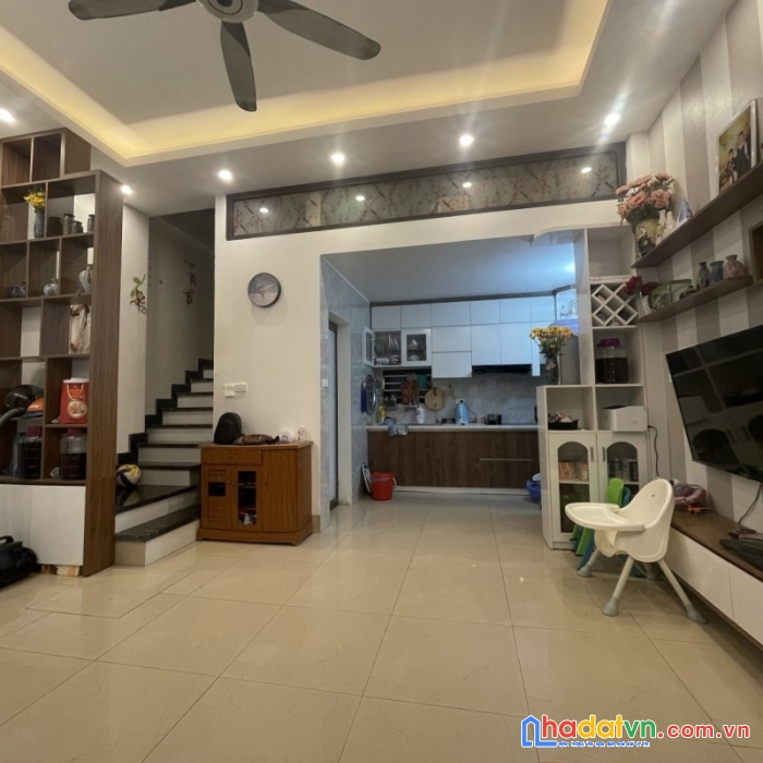 Bán nhà ngõ 2x phố long biên 1 long biên chỉ 3,9 tỷ với diện tích 35m2 mặt tiền 5.2m