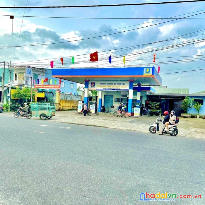 Bán lô mặt tiền thoáng gần chợ ngay trục 27m dt609