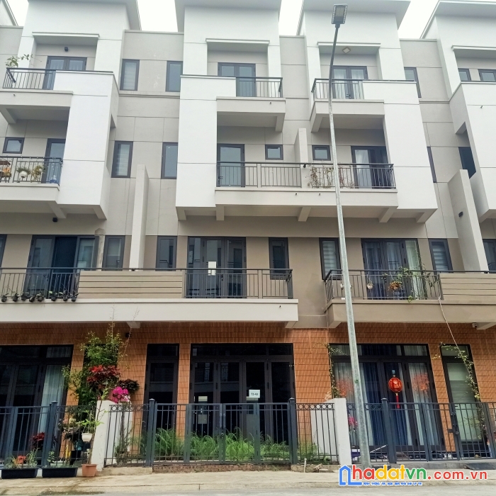 Bán nhà 4 tầng giá rẻ gần chung cư, giáp dân cư đông đúc, tiềm năng kinh doanh sầm uất, pháp láy