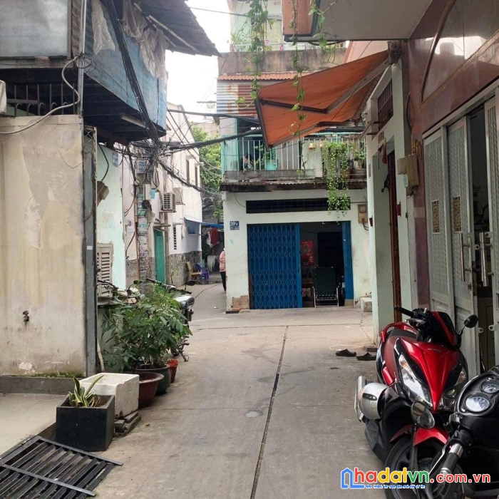 Nhà đẹp đường phú thọ - p.1 - q.11 - 3 tầng- nhỉnh 5 tỷ.