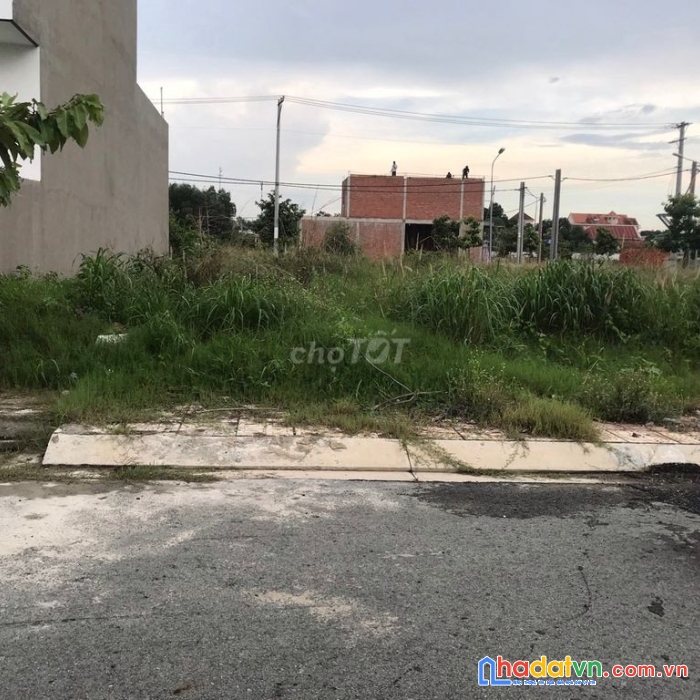 Chính chủ cần bán rẻ lô sát góc mặt tiền quốc lộ 13 phường thới hòa, thị xã bến cát, bình dương