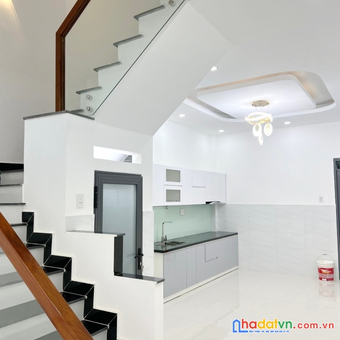 Nhà mới xây 5 tầng mt đường nhánh dương bá trạc p1q8. giá 7,9 tỷ tl