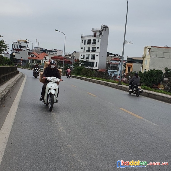 Bán nhà ngõ phố ngọc thuỵ long biên chỉ 3,7 tỷ với diên tích 38 m2 mặt tiền 4,4m nhà đẹp