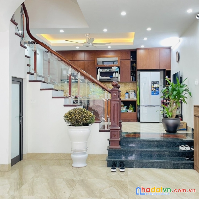 Bán nhà tái định cư thạch bàn long biên,2 ô tô tránh, tặng nt, 60m*5t, mt5.5, dư 8 tỷ