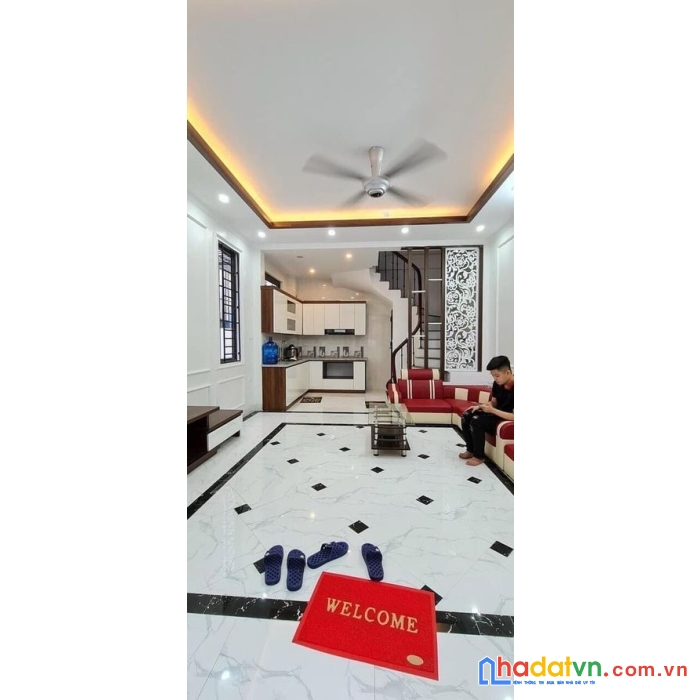 Gồng lãi cần bán nhà ngõ 10 láng hạ - đống đa 5 tầng mới đẹp mặt ngõ, sáng thoáng, ô tô ở cho thuê