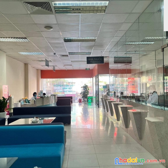 Bán nhà mặt phố trường chinh, mặt tiền rộng 7,5m nhà 3 mặt thoáng, vỉa hè ô tô