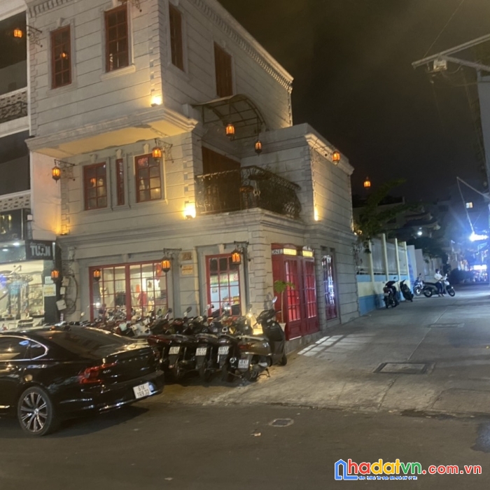 Chính chủ cần bán gấp căn nhà mặt tiền vị trí đẹp tại quận 1