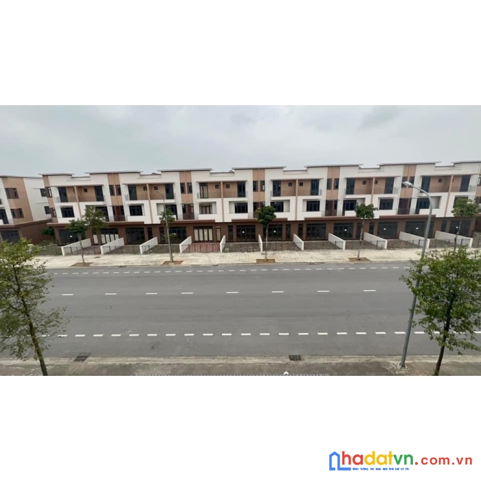 Bán sh2 đã có sổ hoàn thiện full nội thất trục phố đi bộ 26m tại centa city gần công viên lớn giá