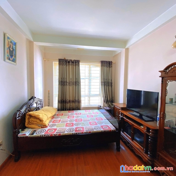 Bán nhà riêng quận cầu giấy 43m2, 5 tầng chắc chắn ô tô cạnh nhà, tặng nội thất vip ở ngay