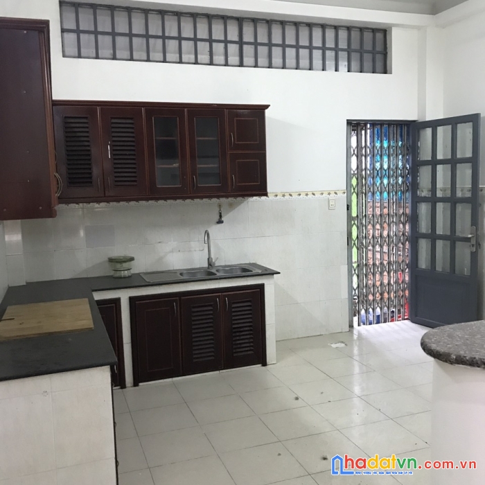 Cho thuê nhà phố kdc phong phú 5, 3 lầu , giá rẻ  14 triệu, lh: 0902277579