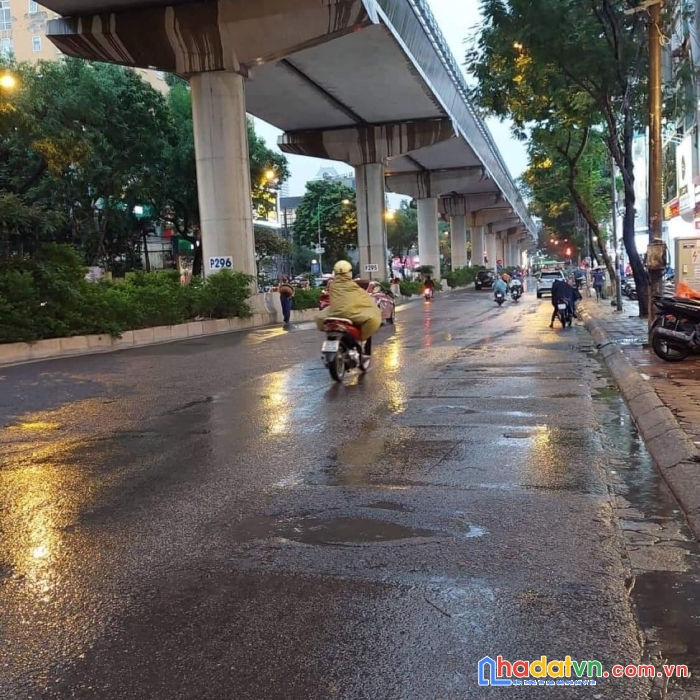 Bán nhà mặt phố cầu giấy kinh doanh sầm uất 50m2 4 tầng mặt tiền 3.6m