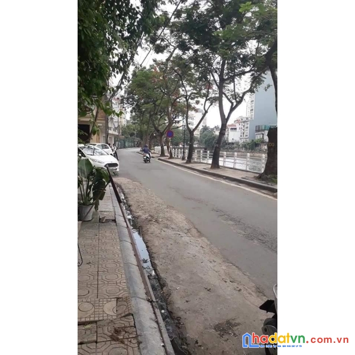 Bán nhà mặt hồ trúc bạch ba đình hà nội nhỉnh 300 triêu/m2.