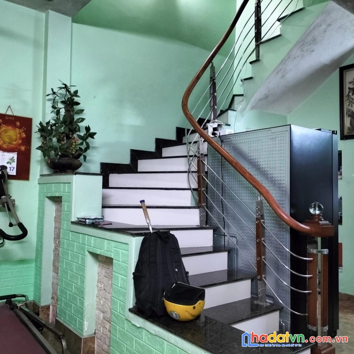 Bán nhà đường láng, đống đa, 50m, 5t, mt 5m, gần phố, lô góc, 3 mặt thoáng, oto, kinh doanh,