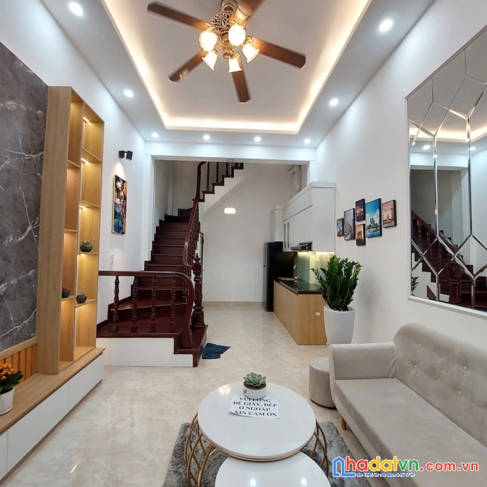 Bán gấp nhà tân mai, hoàng mai 40m, 6 tầng, full nội thất, mới koong, nhỉnh 4 tỷ.