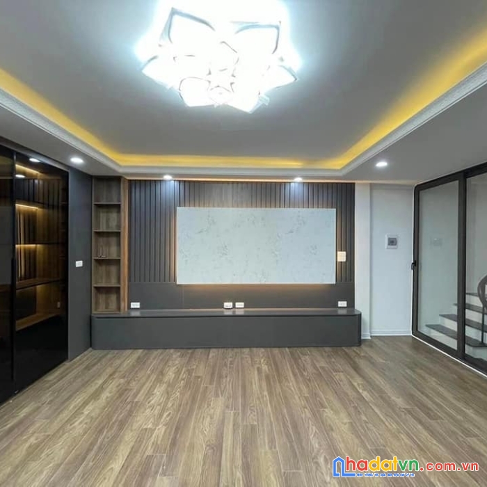 Bán nhà cầu giấy-46m-oto tránh 20m-gần chợ-gần hồ-trung tâm-giá 4tỷ