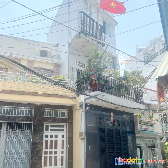 Nhà 3 tầng nở hậu l 5.2m 2 mặt hẻm xe tải đường âu dương lân p3q8