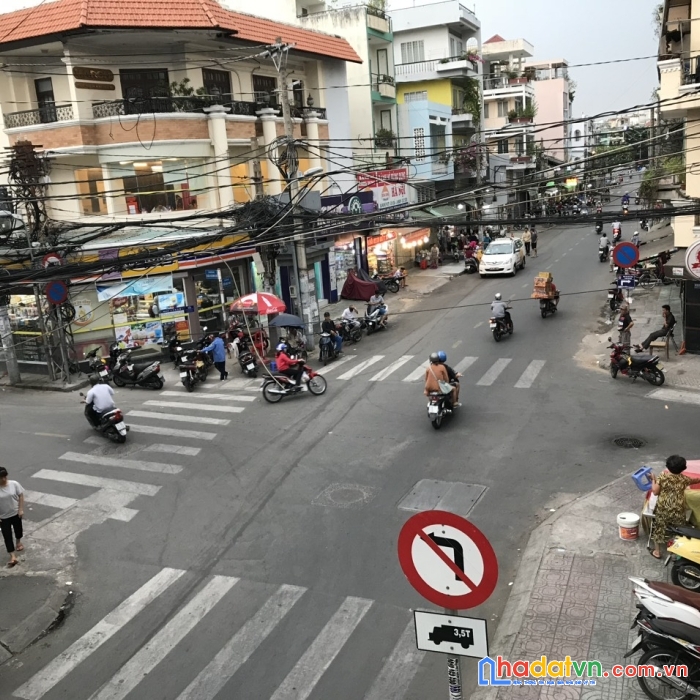 Mặt tiền kinh doanh trần khác chân q1 30m 4 tang 10,5 tỷ