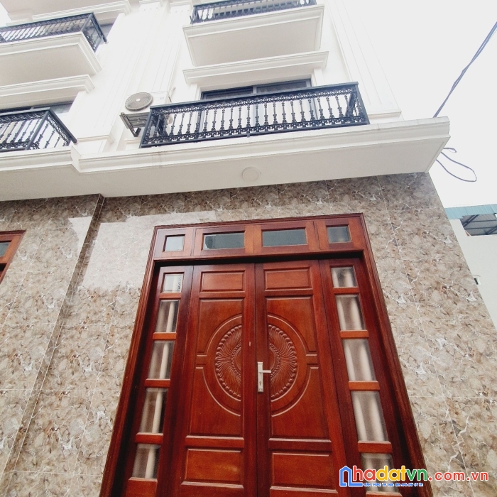 Bán gấp nhà mặt phố ngọc thụy- kinh doanh miễn bàn-  ô tô tránh - view tuyệt đẹp .

diện tích : 