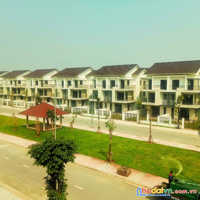 Bán biệt thự 180m hướng nam siêu hiếm view công viên gần khu công nghệ cao giá rẻ.