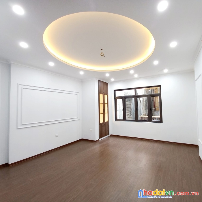 Bán nhà thái hà 55m lô góc ô tô vào nhà ở đẹp giá rất tốt