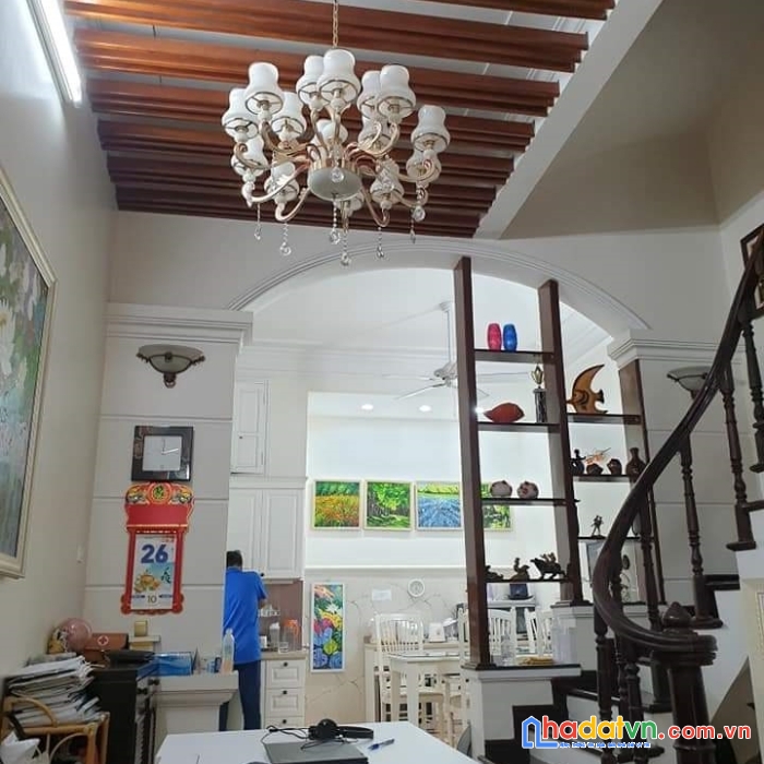 Cách phố vài chục mét - thuốc bắc 28 m x 5 tầng, mt4,1, giá 2,55 tỷ,