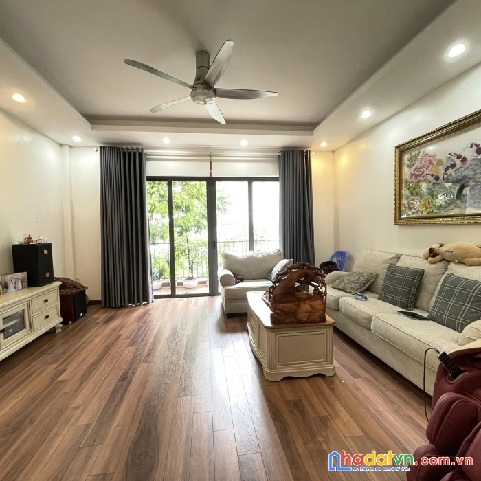 Việt hưng nhà đẹp - gara ôtô - 6 tầng- thang máy - nội thất - nhà đẹp cực chất