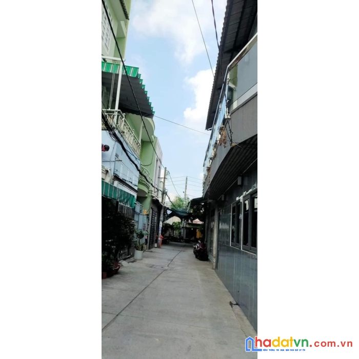 Bán nhà 3 tầng đường hương lộ 2, hẻm ô tô, 39m2 chỉ 3.85 tỷ, giáp tân phú