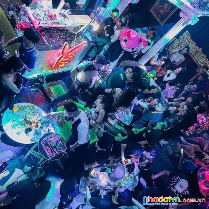 Sang nhượng quán bar – 250m – gần nhà hát lớn – trung tâm phố cổ