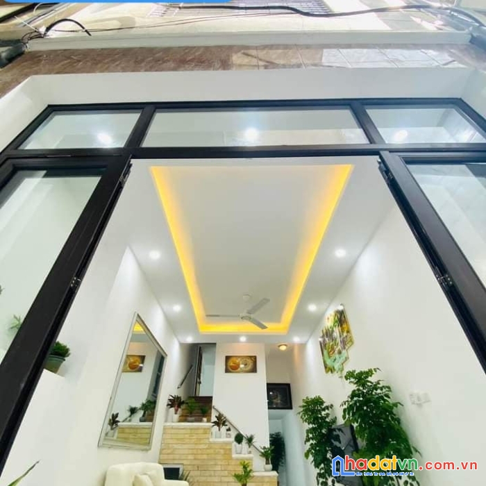 Phố lạc long quân - quận tây hồ nhà 4 tầng - mới đẹp - 4 phòng ngủ - dt: 46m2 mt: 4m - giá : 4.8