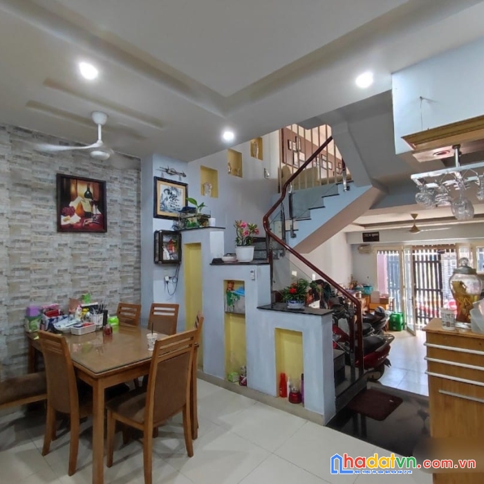 Giảm 1 tỷ bán nhanh trong tháng thống nhất, 100m2, hẻm 4m, btct chỉ 5.6 tỷ tl