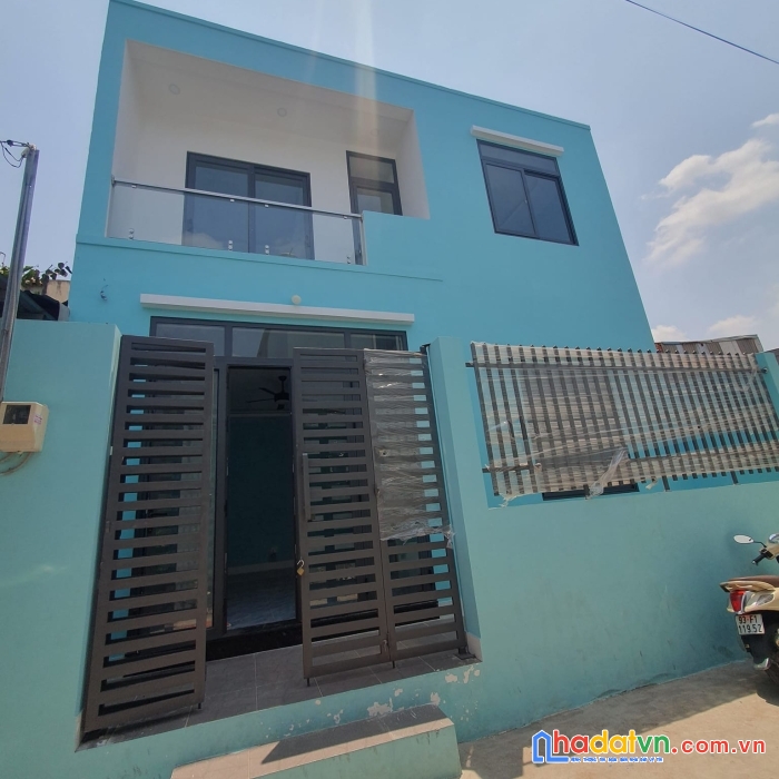 Cạnh làng đại học - không qh không lộ giới - nhà đẹp - ngang 8m - chỉ 3.6 tỷ.