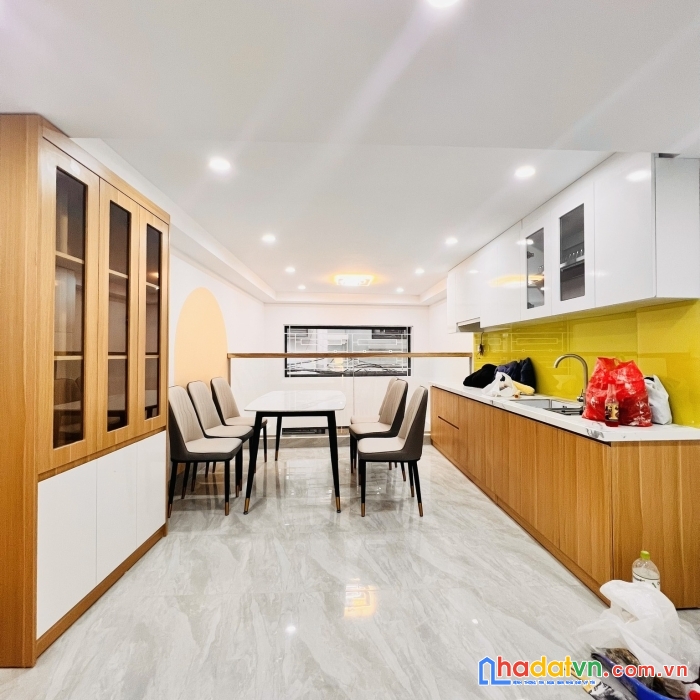 Siêu giảm giá 1 căn vip nhất ngõ 106 hoàng quốc việt 6 tầng thang máy, 2 thoáng, ô tô, lh