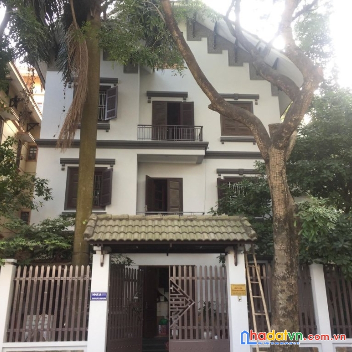 Cho thuê biệt thự khu bán đảo linh đàm hai mặt đường, làm vp, trường mầm non