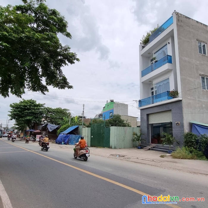 Giảm sâu, bán nhà mặt tiền tô ngọc vân, ngang rộng, ra quốc lộ 1a