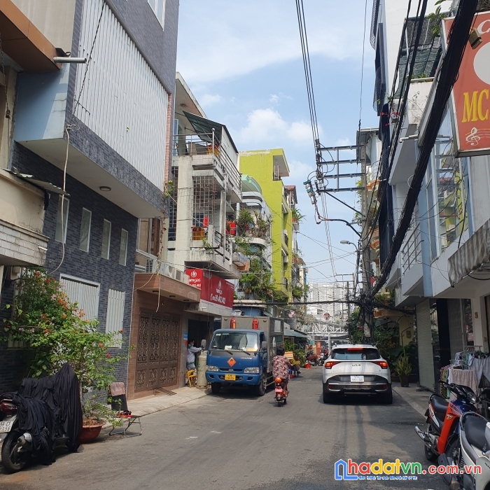 #bán nhà rẻ 2 mặt tiền hẻm xe hơi nguyễn khoái q4 

ngang 6..dt 25 m2  q 1, q5 q7-120 m có3