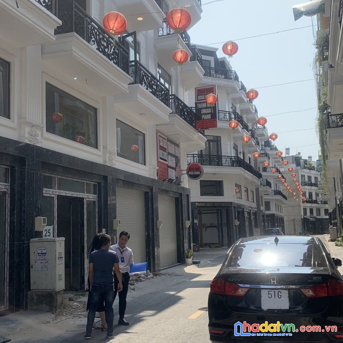 Nhà mới 100%, sổ hồng hoàn công sẵn, nhận nhà ngay, ưu đãi trả góp 0% trong 9 tháng