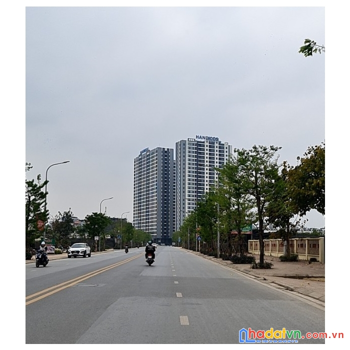 Cần bán căn nhà 5 tầng 400m2 mặt đường kinh doanh tốt ở trâu qùy, gia lâm.
