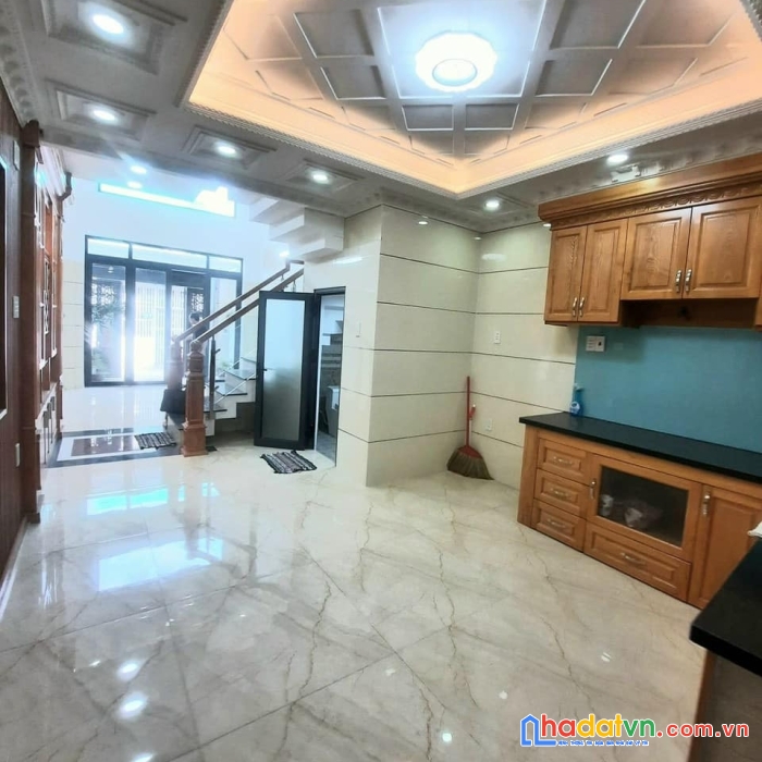 Nhà đẹp nguyễn kiệm - giáp phú nhuận - ngang 4m dài 10m giá 4,5 tỷ - hẻm thông