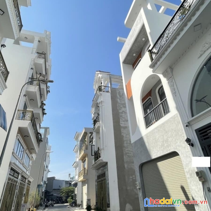Nhà ngộp bank, ngay bệnh viện bình tân,4 tầng, 80m2, hẻm nhựa 7m, cần bán gấp