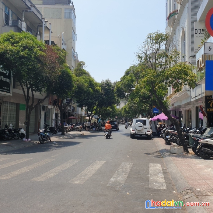 Mua là lời bán rất gấp mt kinh doanh 4 tầng 102m2  kế bên chợ bến thành quận 1 15 tỷ