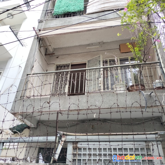 Cần tiền bán gấp nhà  hẽm 121/ lê thị riêng, phường bến thành, quận 1