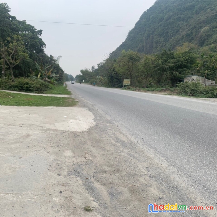 Bán gấp lô đất mặt đường hồ chí minh có diện tích 2387,6m2 trong đó có 120m2 thổ cư thuộc lương