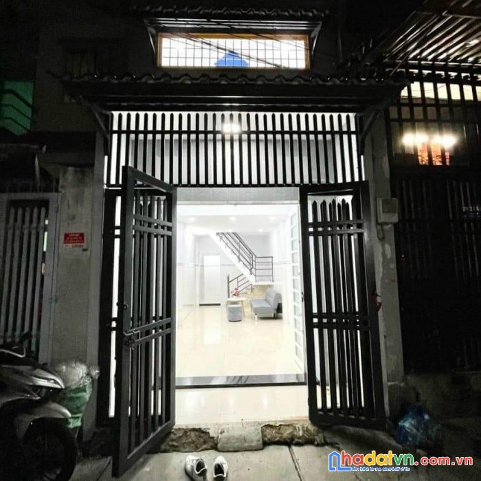 Bán nhà bình tân, hẻm xe hơi 5m đường số 8, sát lê văn quới, gần bốn xã, sổ vuông vức, nhà rất mới