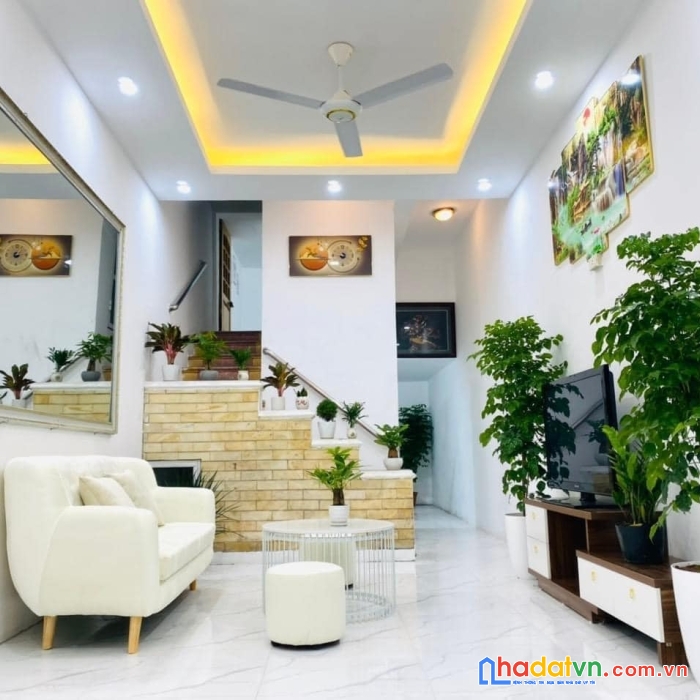 Bán nhà đường lạc long quân , phường nghĩa đô 46m2x 4 tầng, 20m ô tô tránh, giá 4.86 tỷ