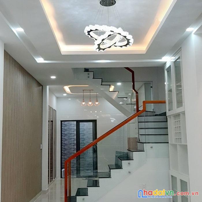 Nhà mới gần mt đường nhánh dương bá trạc. trệt,2 lầu,sân thượng. giá 6,2 tỷ tl