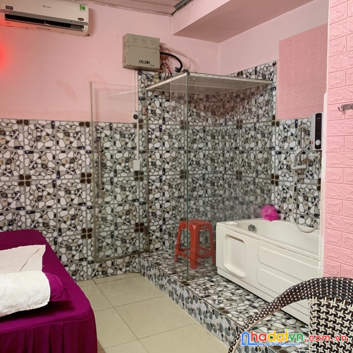 Tỉnh bình dương , sang cơ sở massage đang hoạt động , mt đường dt 743,  f .bình chuẩn , thuận an,